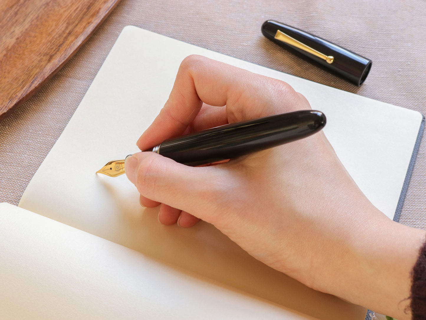 誠エボナイト・シルクブラック