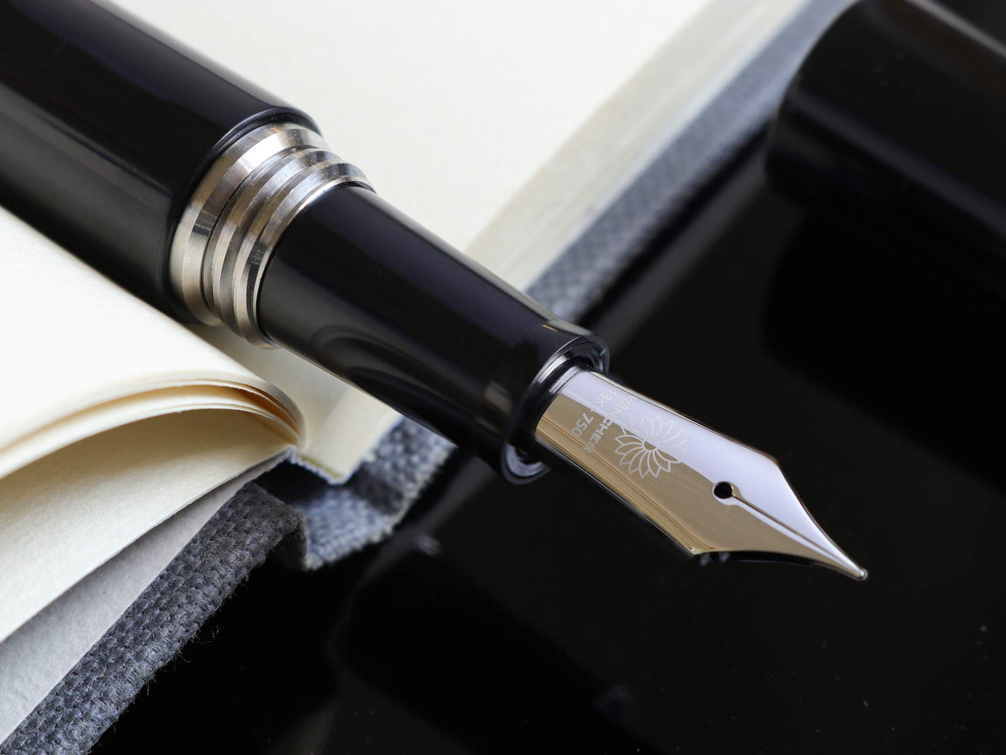 誠エボナイト・シルクブラック