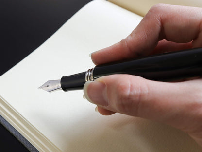 誠エボナイト・シルクブラック